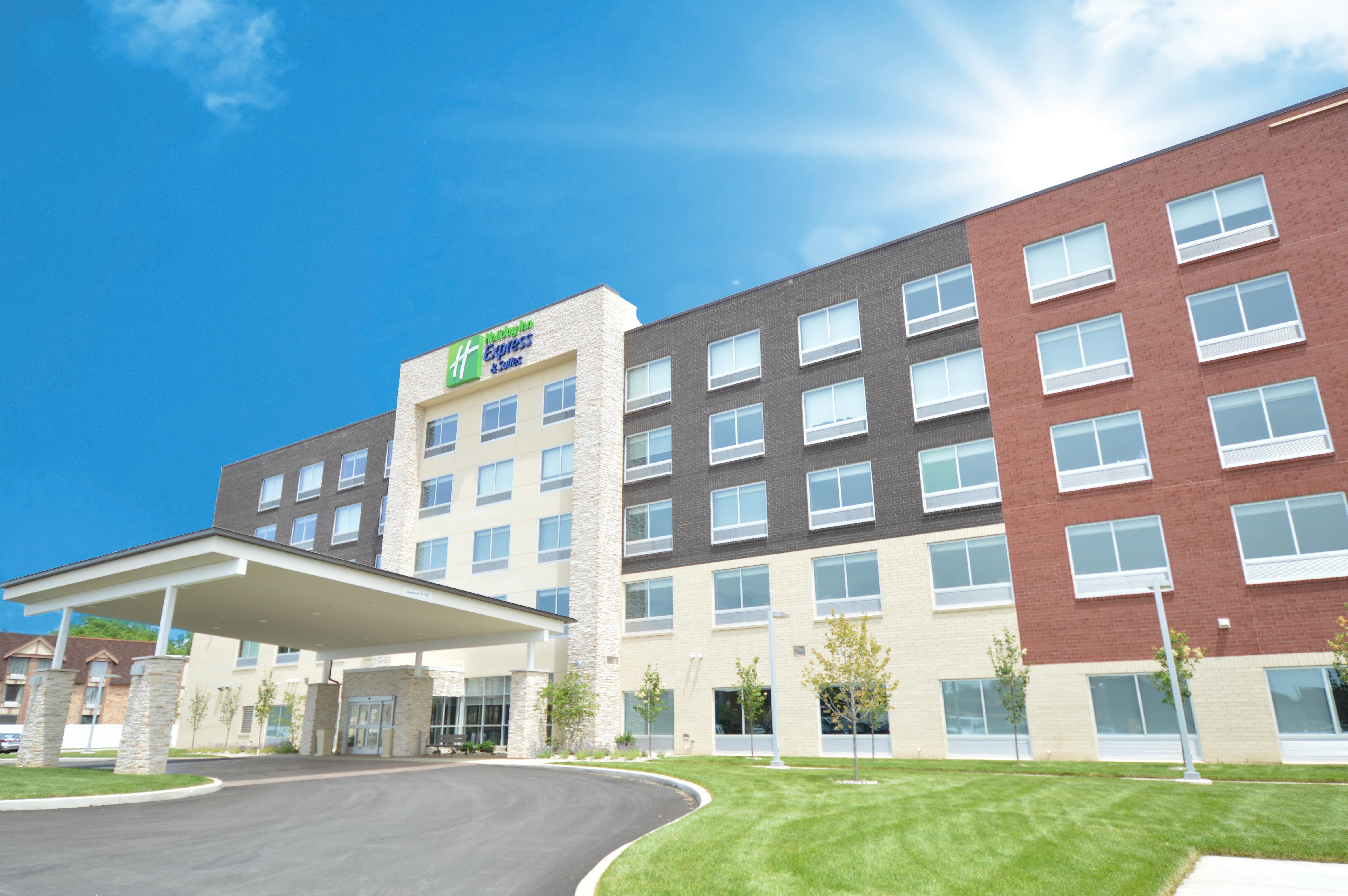 Holiday Inn Express & Suites Toledo West By Ihg Exterior photo