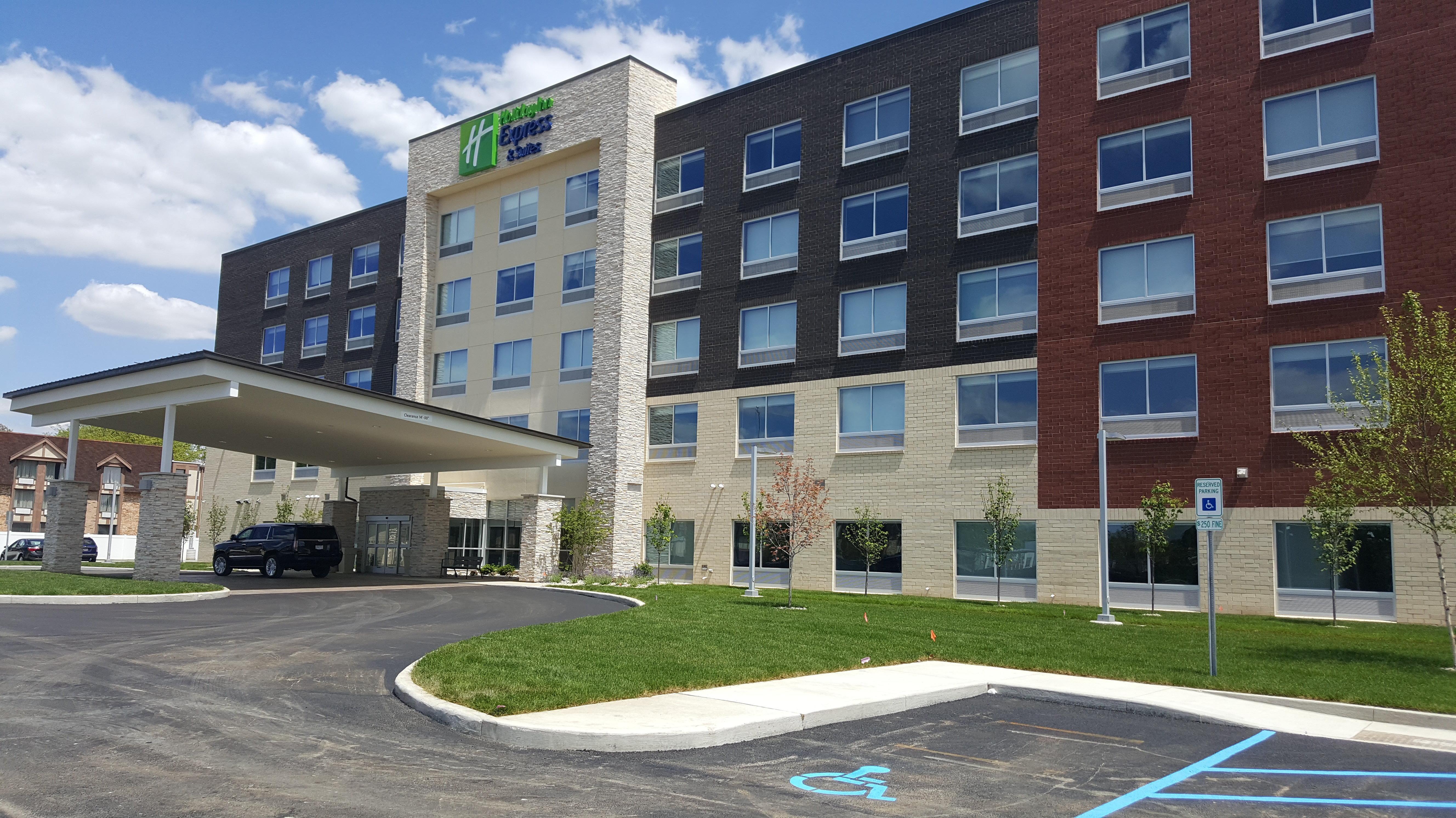 Holiday Inn Express & Suites Toledo West By Ihg Exterior photo