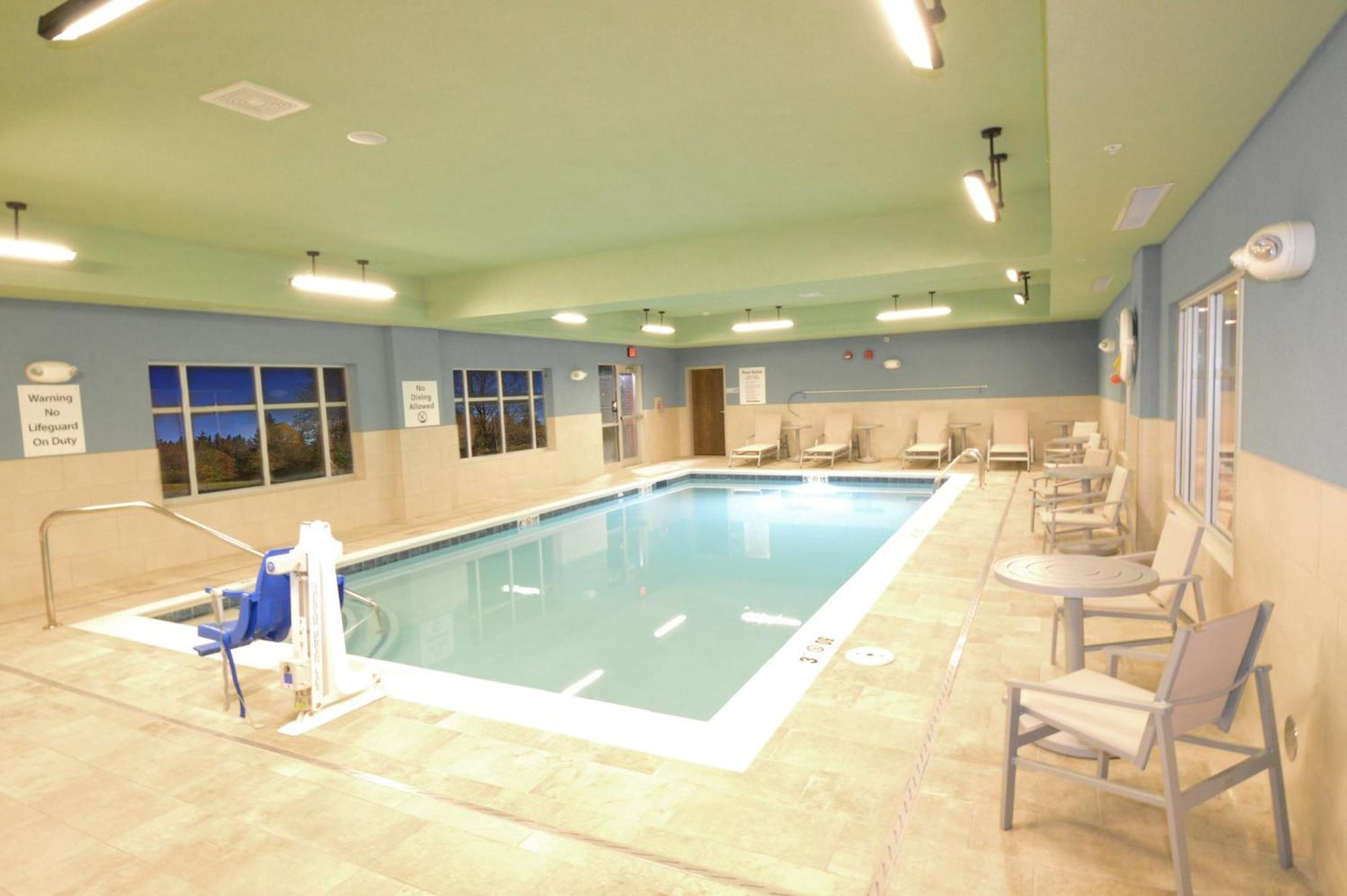 Holiday Inn Express & Suites Toledo West By Ihg Exterior photo